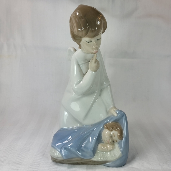 Lladro Figurine Guardian ANGEL With Sleeping Baby Child #4635 7" tall, Religious - Picture 2 of 10